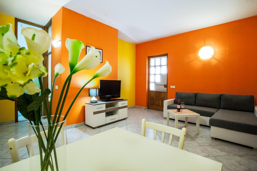 Apartments Lovic Локва-Рогозница Экстерьер фото